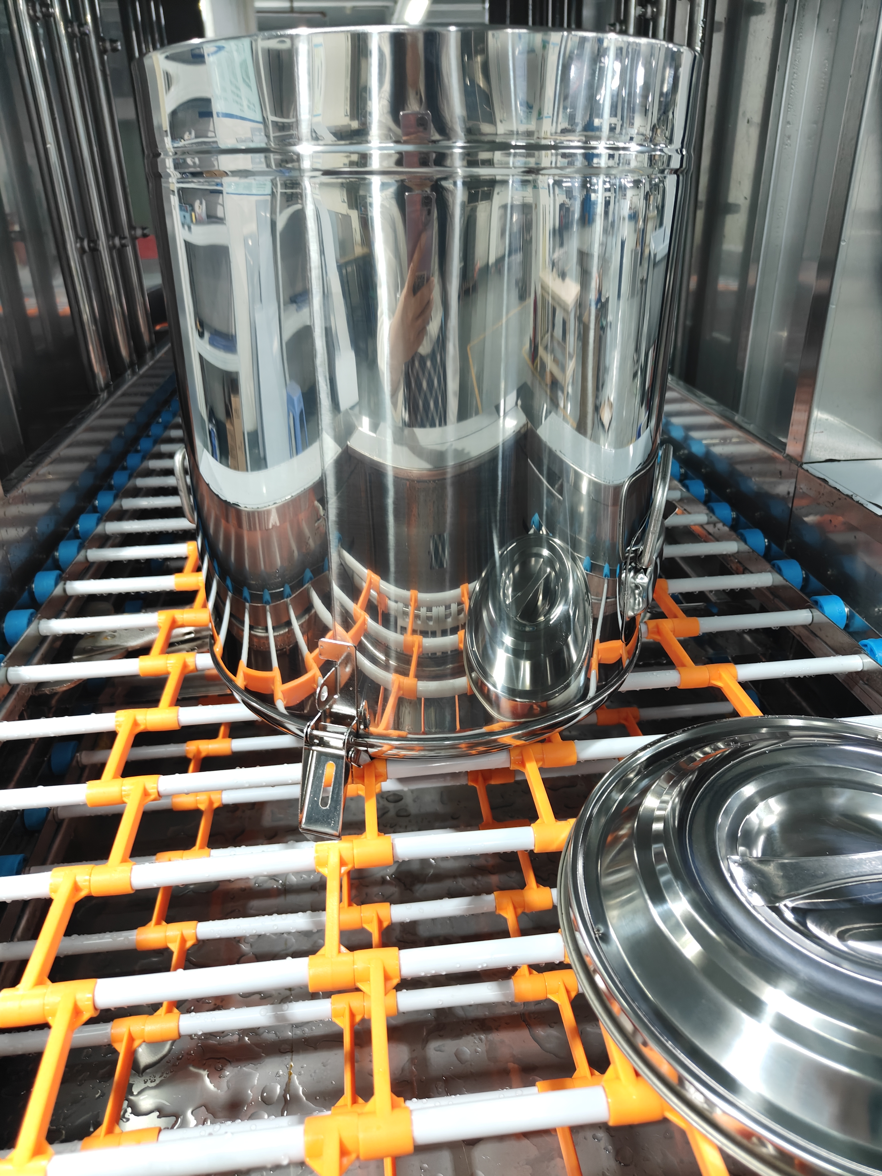 plastic crate washing machine